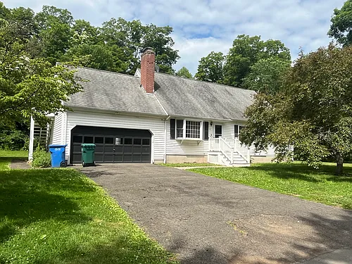 23 Hampshire Dr Photo 1