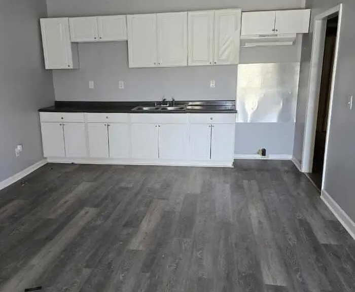 684 Mitchell St — Photo 3