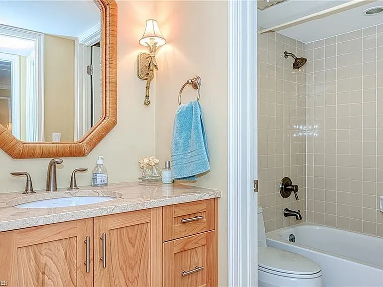 285 5th Ave S #2B — Photo 24