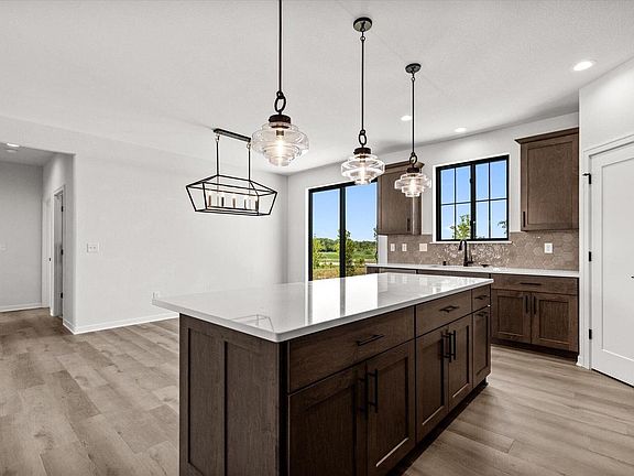 3rd image of W251N2437 Valleyview CIRCLE