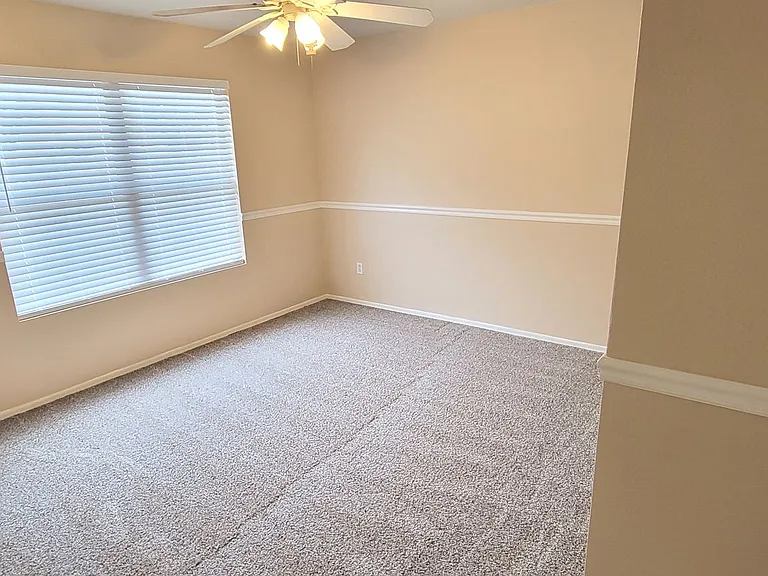435 W Fabens Ln — Photo 13