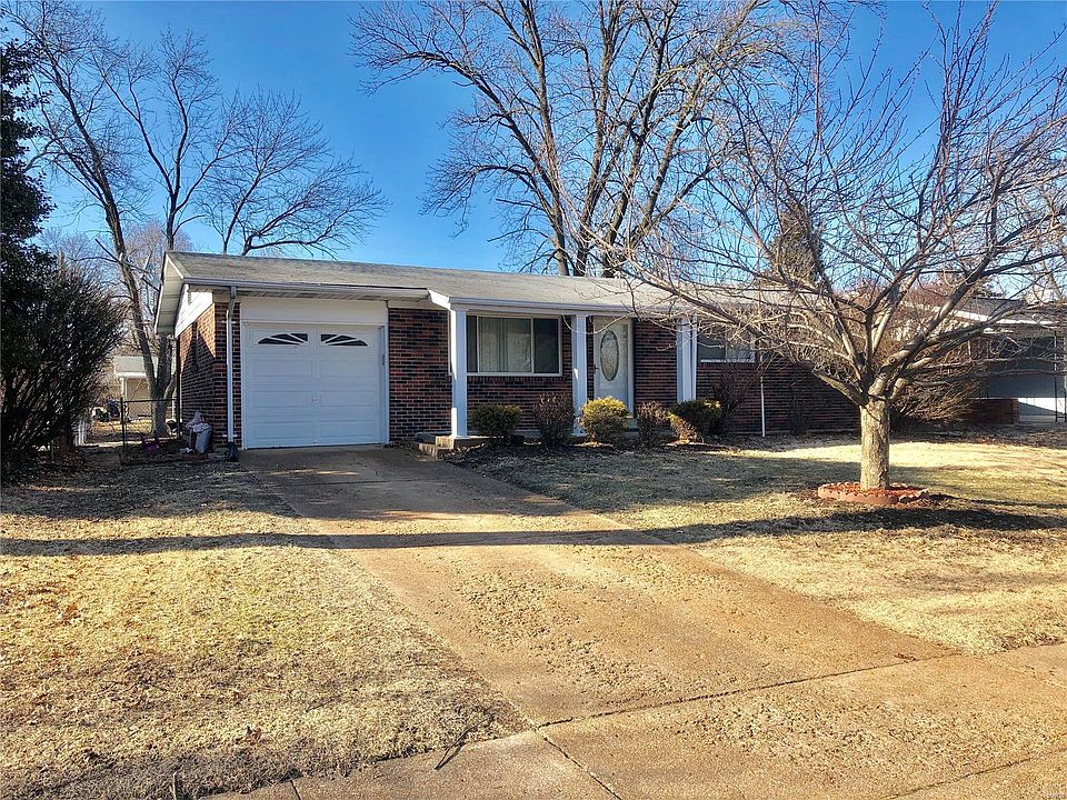 1st image of 15 Longhenrich Dr