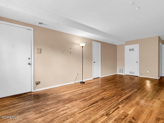4th image of 299 College Drive #299