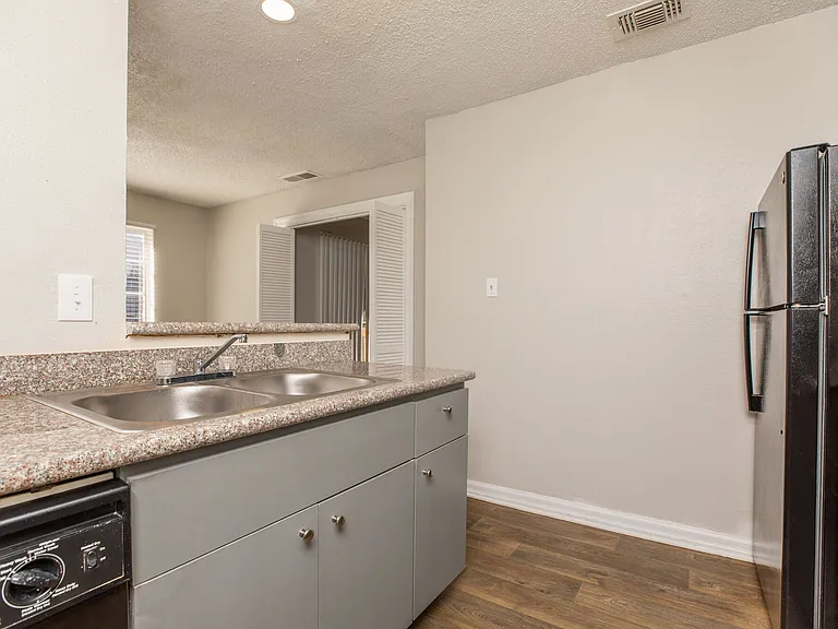 Fredericksburg Place Apartments — Photo 22