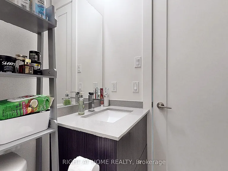 330 Richmond St W #209 — Photo 19