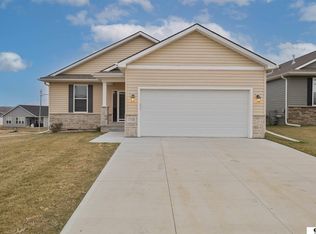 17538 Robin Dr, Omaha, NE 68136