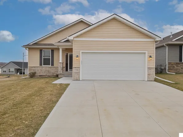 17538 Robin Dr, Omaha, NE 68136