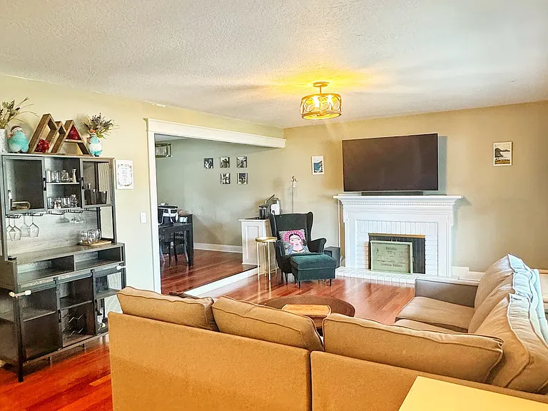 335 Barrow Ct — Photo 8