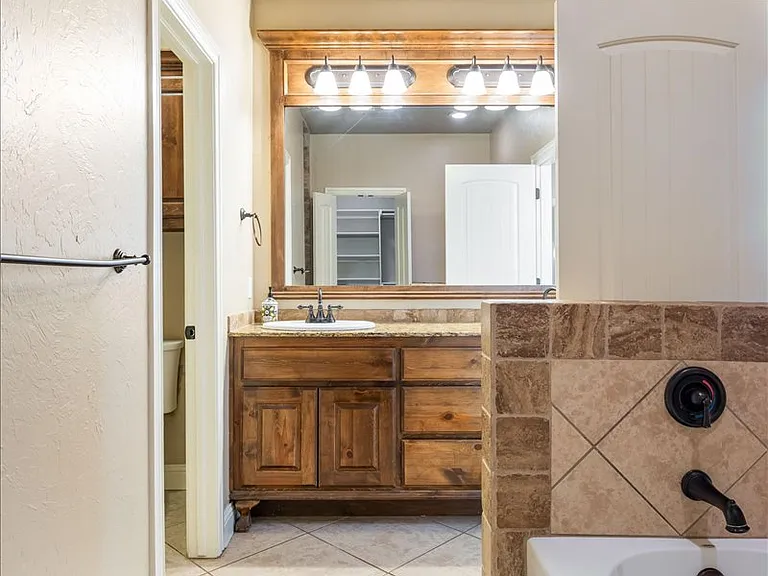 5701 NW Lady Marna Ave — Photo 14