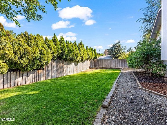 4th image of 3209 Tieton Dr