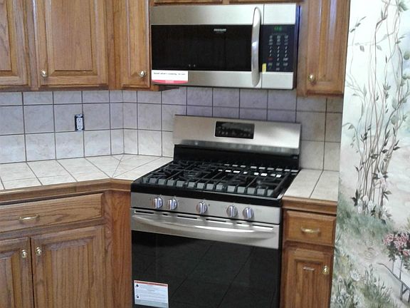 Just delivered matching dishwasher as well.