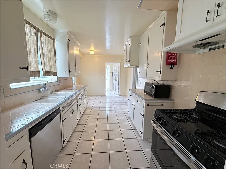 952 Balboa Dr — Photo 5