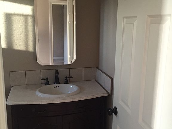 3rd image of 375 Vernon Dr APT B