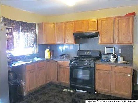 2nd image of 212 Mosel Ave