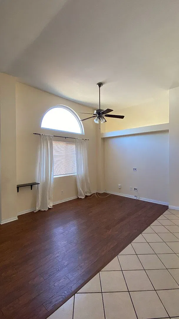 East Palmdale Home — Photo 4