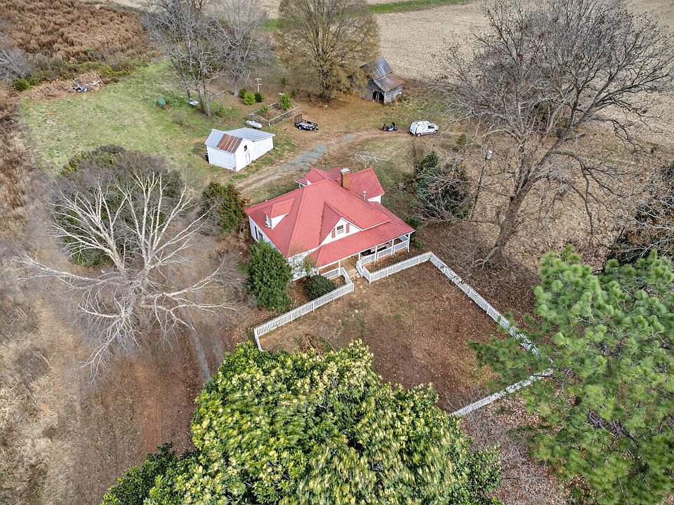 2nd image of 3744 Russell Rd
