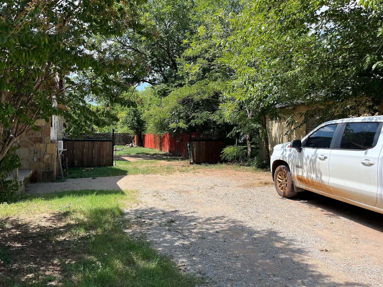 3 bed, 1.5 bath, 2296 sqft, $1,000 — Photo 2