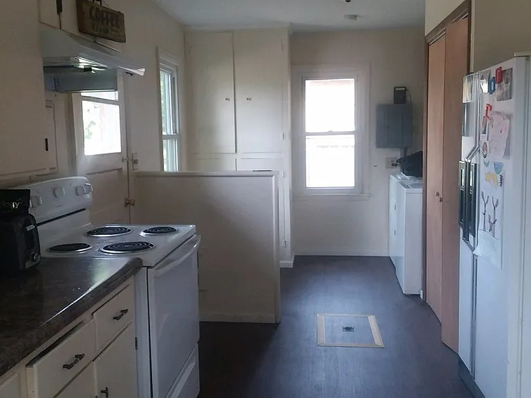 702 Main St — Photo 2