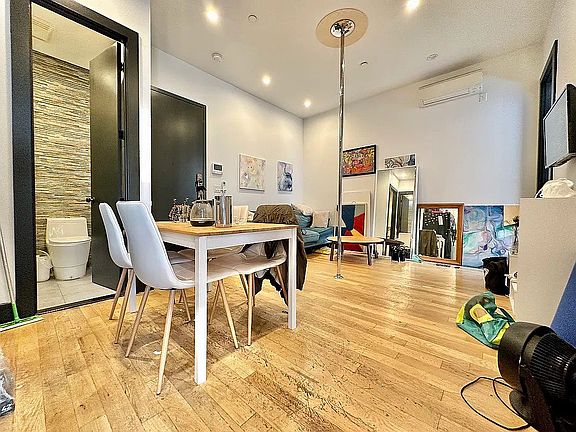 5th image of 412 Suydam St APT 2L