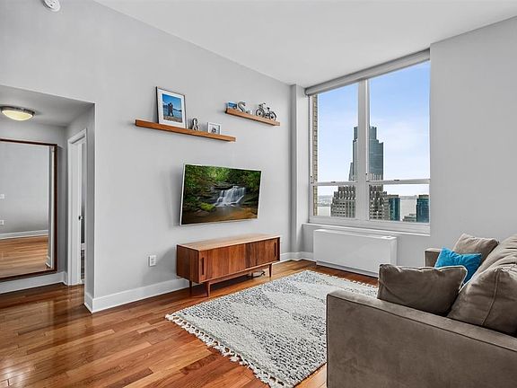 3rd image of 88 Morgan St Penthouse 7-5