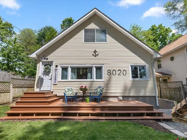 8020 Haviland Beach Dr, Linden, MI 48451