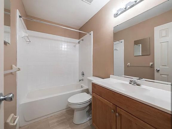 4th image of 655 Avenue B SW APT F