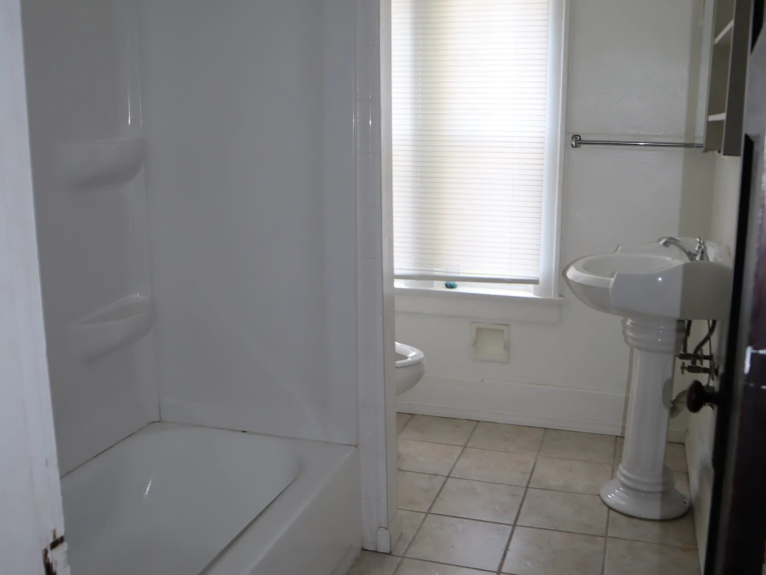 3 bed, 1.5 bath, $1,200 — Photo 2