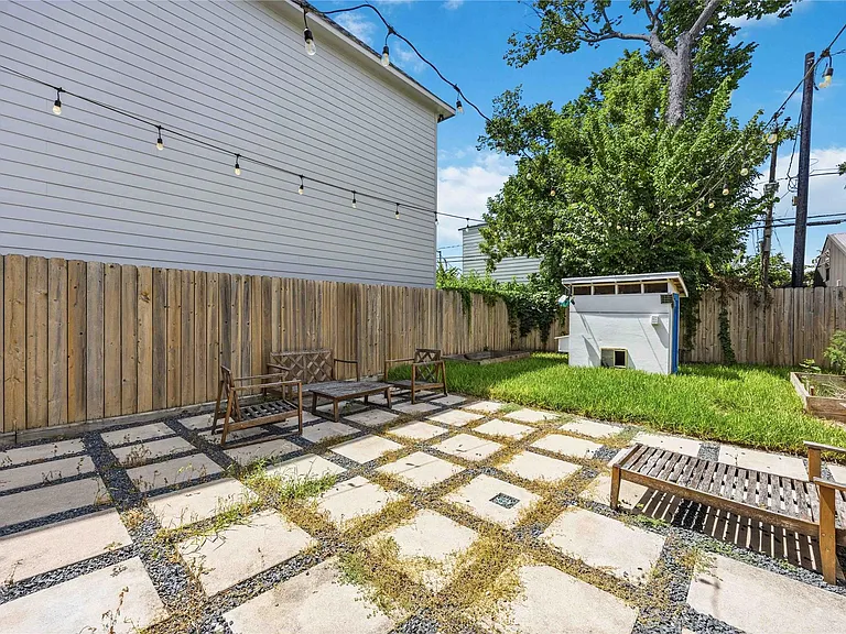 723 W 16th St — Photo 29