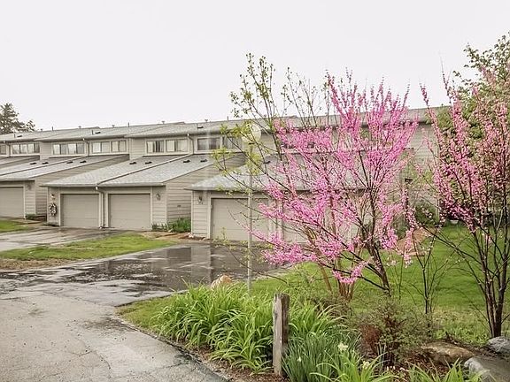 2nd image of 704 Peninsula Ct #104