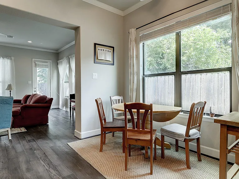 5326 Larkin St — Photo 7