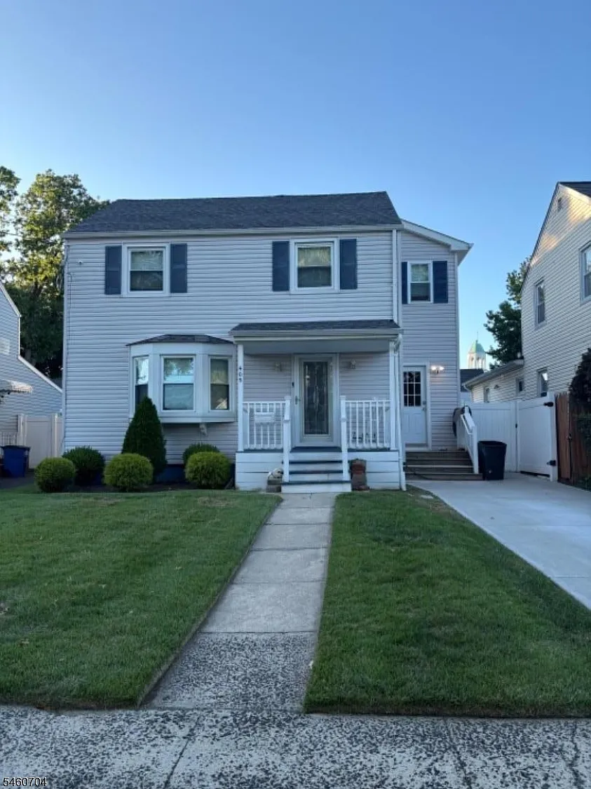4 bed, 3.0 bath, $3,500 — Photo 1