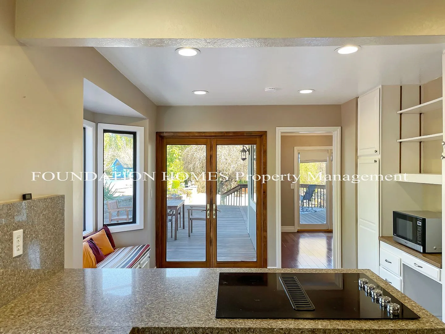 Large Estate - Pool - A/C - 3 Car Garage - Hiking - Foundation - — Photo 3