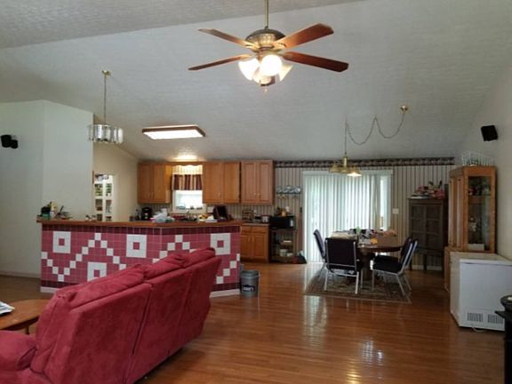 5th image of 400 Green Acres Ln