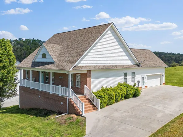1453 River Run Cir, Sevierville, TN 37876
