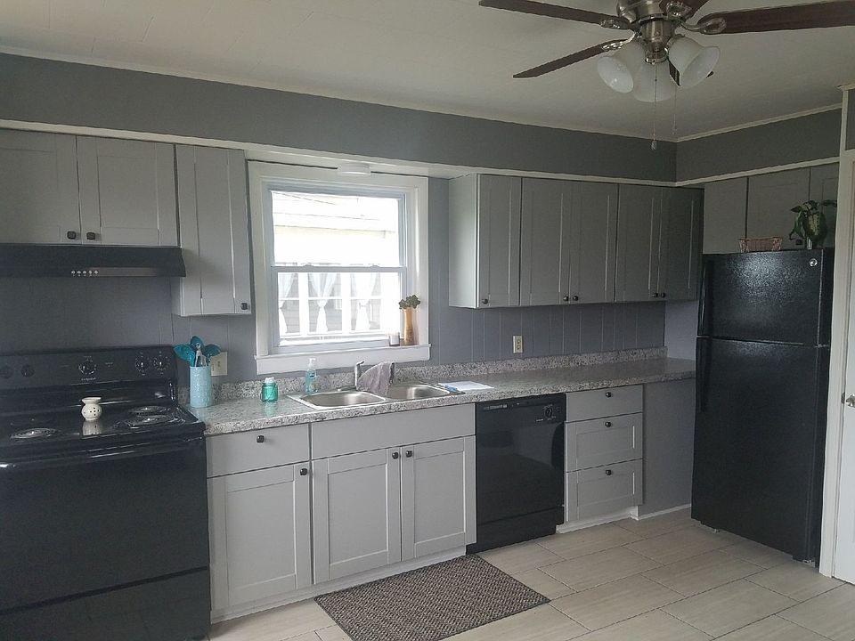 2nd image of 2104 5th St