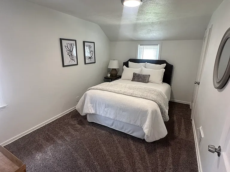 2062 Elmbrook Ln — Photo 36
