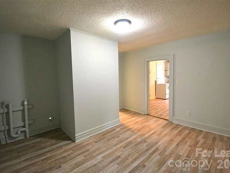 1208 Grace Ave — Photo 12