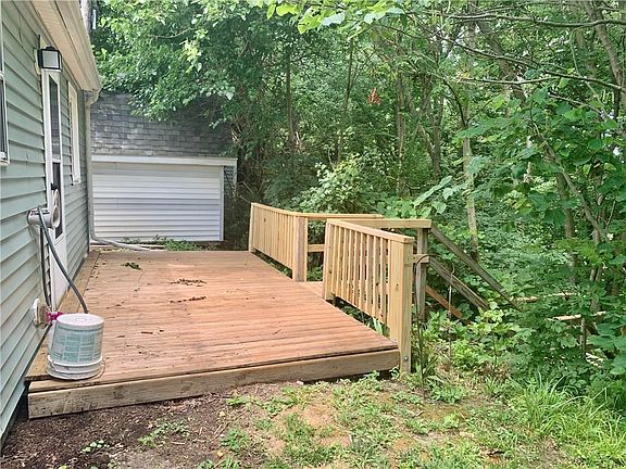 3rd image of 1006 Westwood Dr
