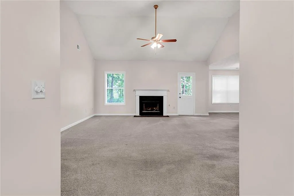 3 bed, 2.0 bath, 1500 sqft, $2,200 — Photo 4