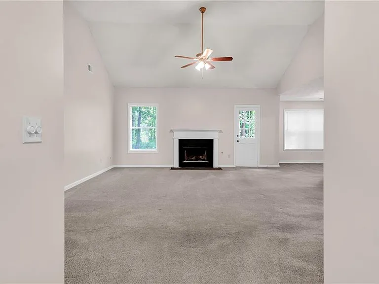 878 Grindstone Dr SW — Photo 4