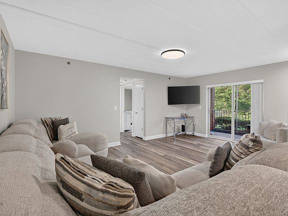 3rd image of 6955 Heritage Cir #3-1C