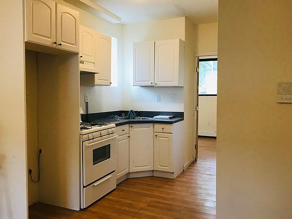 2nd image of 70 Mark St APT 1A