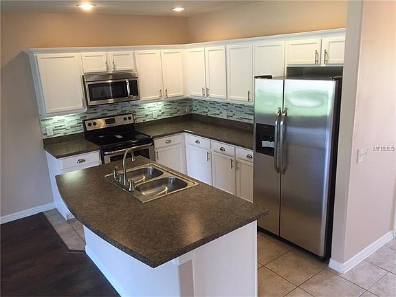 3rd image of 2206 Seven Oaks Dr