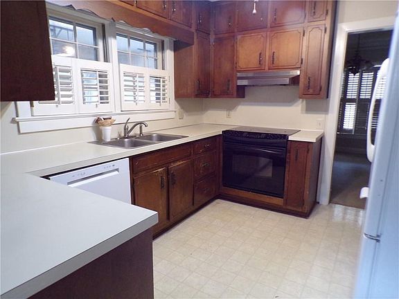 3rd image of 115 Ridgecrest Ave