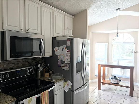 4th image of 608 Darkwood Ave