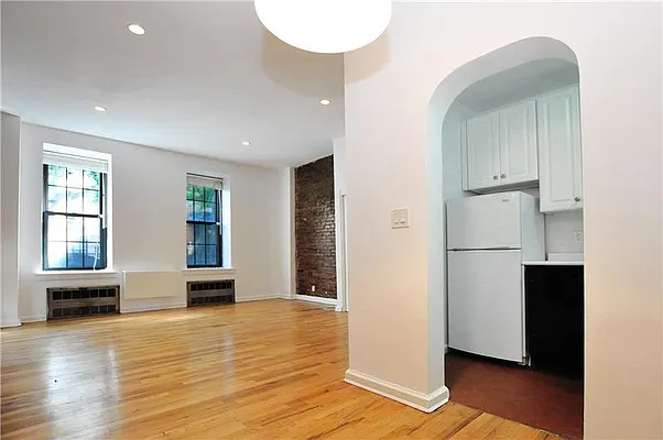 Rented by Buchbinder & Warren | media 11