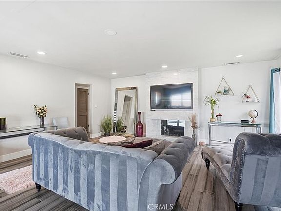 5th image of 2215 N Spurgeon St
