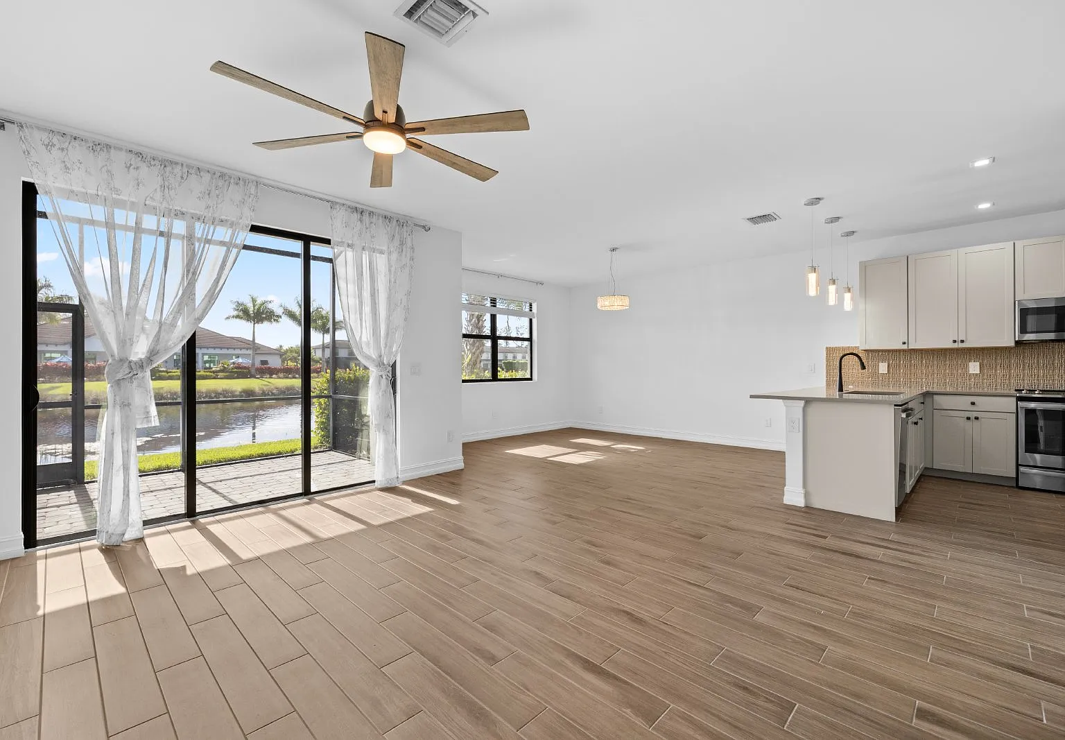 3 bed, 2.5 bath, 1804 sqft, $2,995 — Photo 4