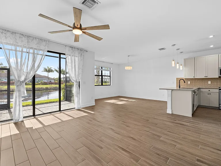 7548 Carnegie Way — Photo 4
