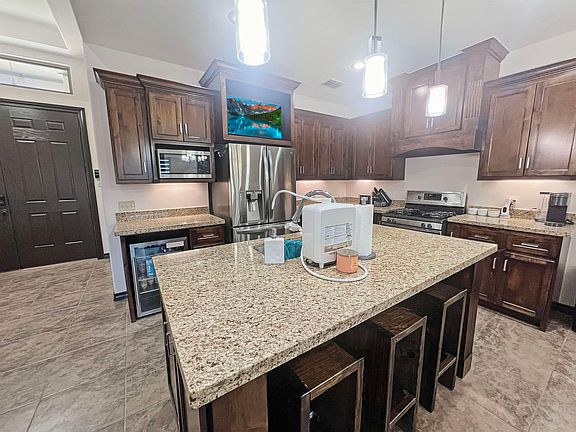 5th image of 315 Altozano Dr